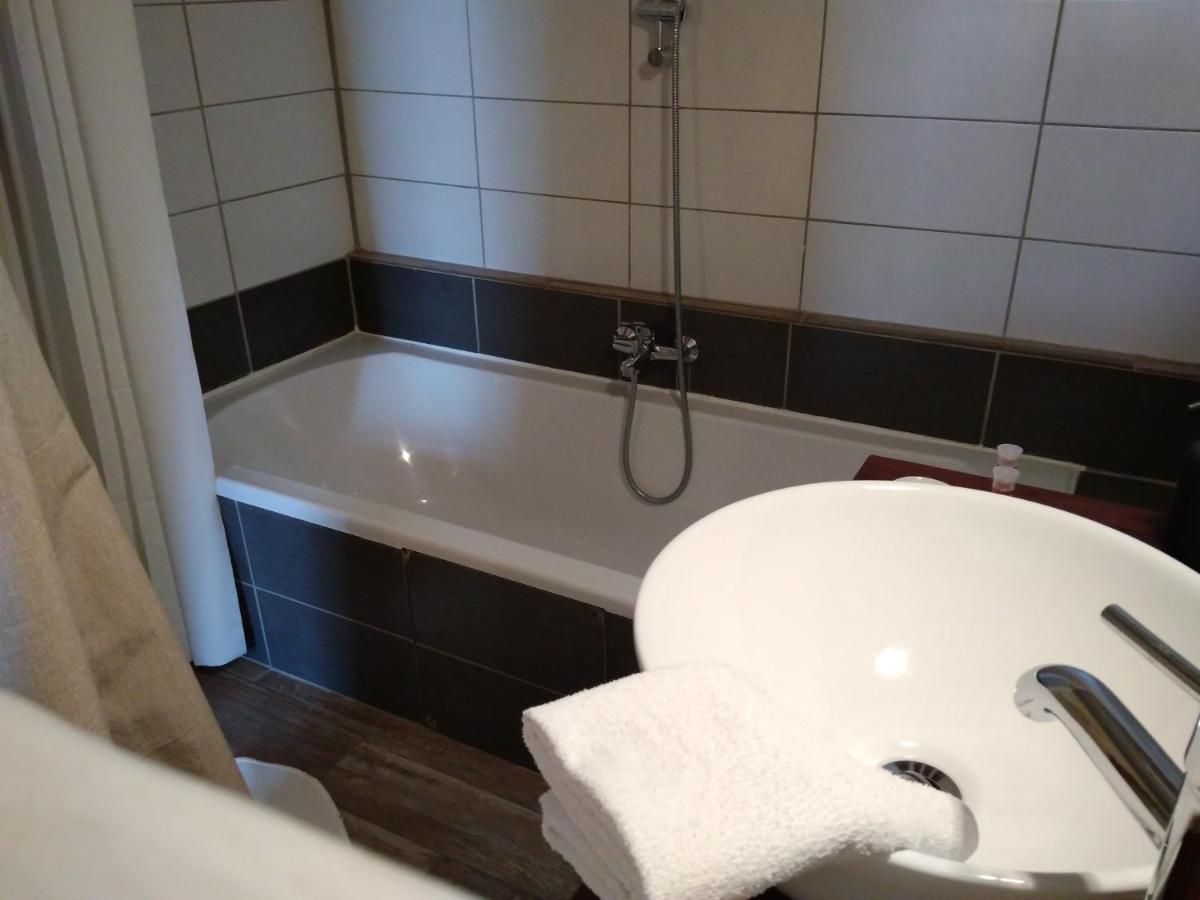 Chambre D'Hotes Face Au Lavoir Méthamis Kültér fotó